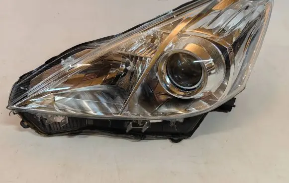 Toyota Prius+ (ZVW40) Headlight/headlamp