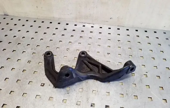 Volvo XC70 Engine mounting bracket 30735708