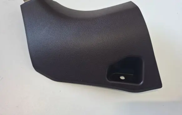 Foot area side trim