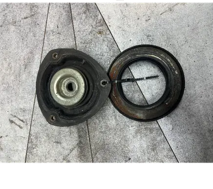 Volkswagen PASSAT B7 Front upper strut mount 5q0412331C