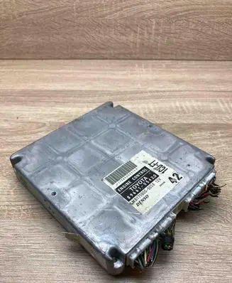 Toyota Avensis T220 Engine control unit/module ECU 8966105420 MB1758005031