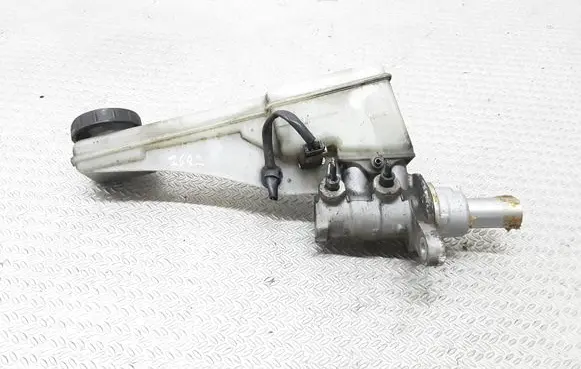 Nissan Prairie Master brake cylinder