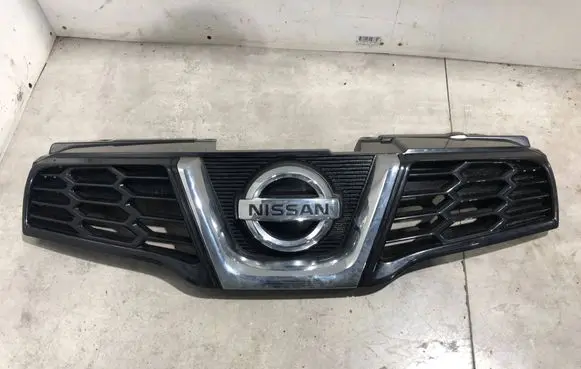 Nissan Qashqai+2 Front bumper upper radiator grill 62310BR00A