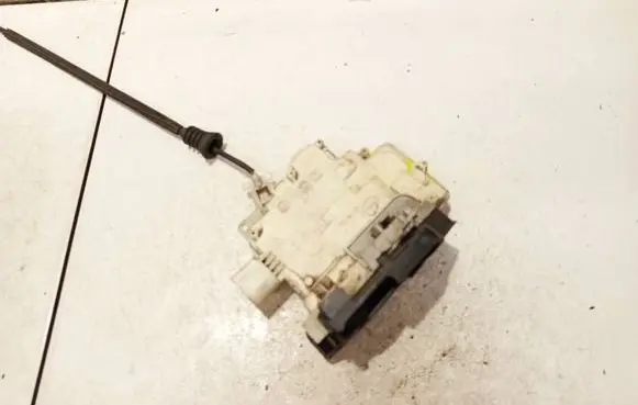 Volkswagen PASSAT B6 Front door lock