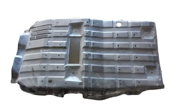 Mitsubishi L200 Engine splash shield/under tray 5370B497
