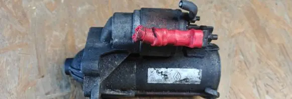Renault Megane III Starter motor 233003329R