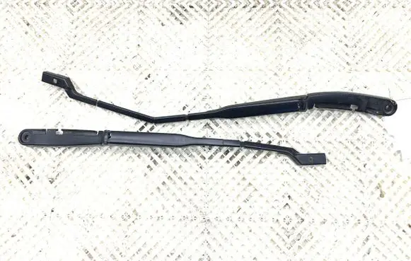Volvo XC60 Front wiper blade arm