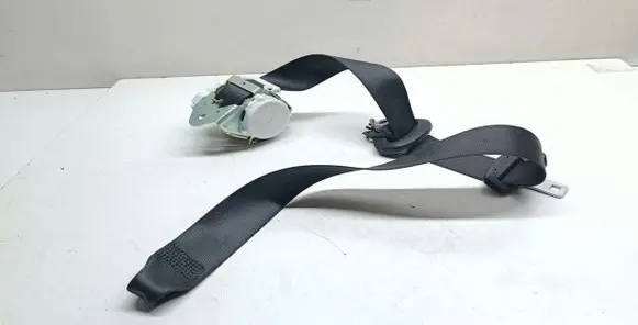 BMW 1 E82 E88 Front seatbelt 6981475