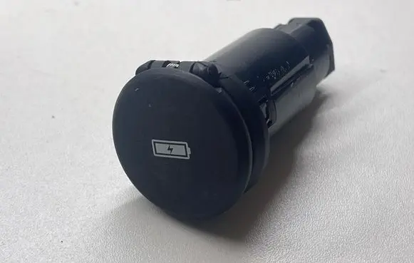 Land Rover Discovery Sport USB socket connector LK7219010AB 20190429 XBGT3