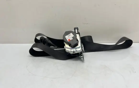 Mercedes-Benz C W205 Front seatbelt 635374800B