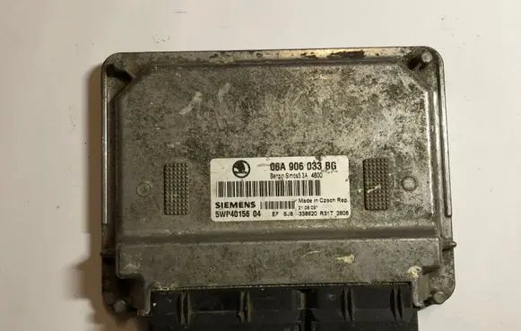 Skoda Octavia Mk1 (1U) Engine control unit/module 06A906033BG 5WP4015604