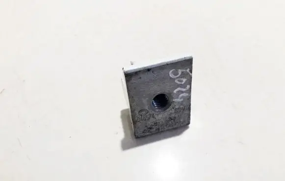 BMW 5 E60 E61 Rear door lower hinge 7068088 a046574