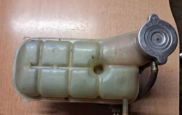 Mercedes-Benz 190 W201 Coolant expansion tank/reservoir 1245001749
