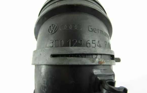 Volkswagen Touran II Air intake duct part 3C0129654