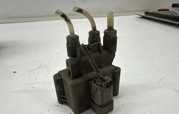 Mercedes-Benz E W212 Air suspension valve block 