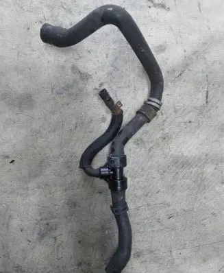Coolant pipe/hose