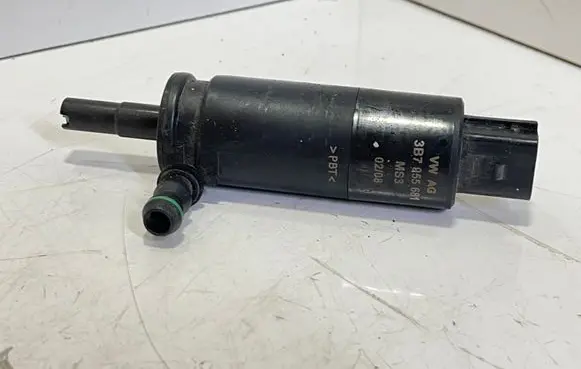 Volkswagen Golf Plus Headlight washer pump 3B7955681