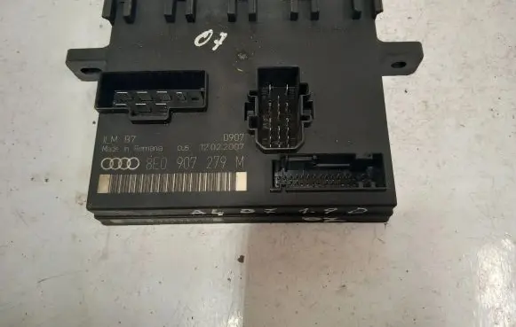 Audi A4 S4 B7 8E 8H Comfort/convenience module 8E0907279M