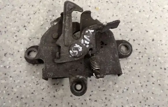 Toyota Yaris Verso Engine bonnet/hood lock/catch