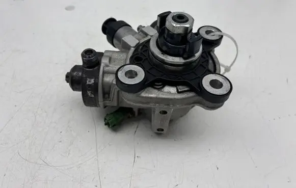 Volvo XC60 Fuel injection high pressure pump 31272896