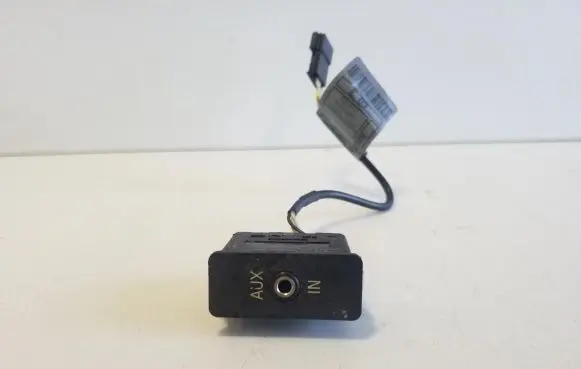 BMW X3 E83 AUX in-socket connector 342863801 3428636 61316930561