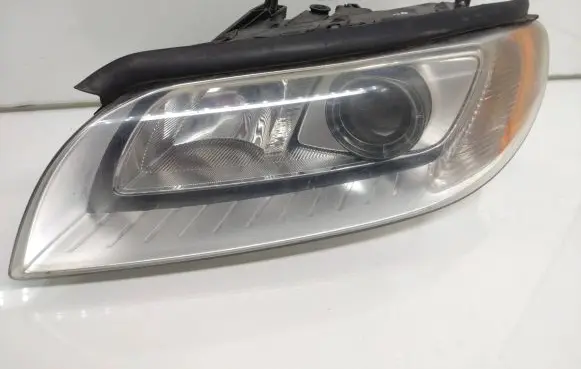 Volvo XC70 Headlight/headlamp 30796135 6948180 D1s