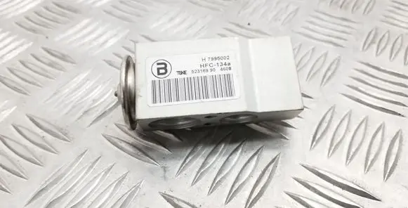 Audi A4 S4 B8 8K Air conditioning (A/C) expansion valve H7995002 HFC134A