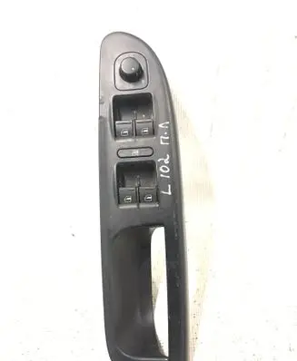 Volkswagen PASSAT B6 Electric window control switch