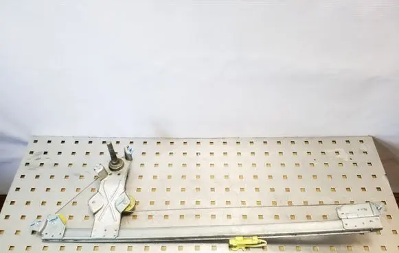 Opel Vivaro Front door manual window regulator 91165695F