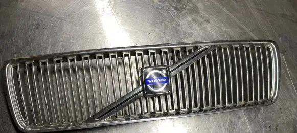 Volvo V70 Front grill 8659875