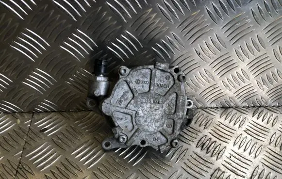 Volkswagen Scirocco Vacuum pump 03L145100 1404115