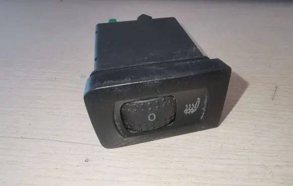 Volkswagen Golf IV Seat heating switch 1J0963563A
