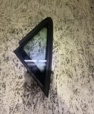 Volkswagen Touran I Front door vent window glass four-door 