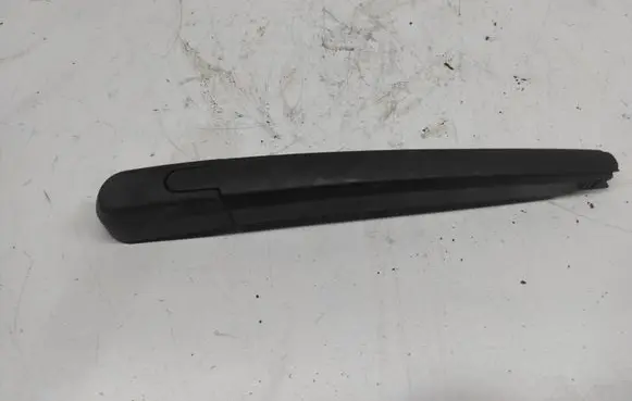 Rear wiper blade arm