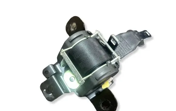 Nissan Qashqai Middle seatbelt (rear) 6061619
