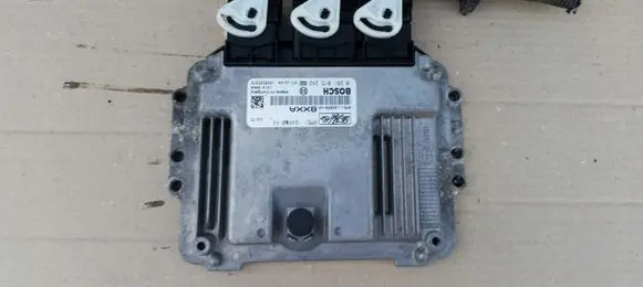 Ford Focus Engine control unit/module 8M5112A650XC
