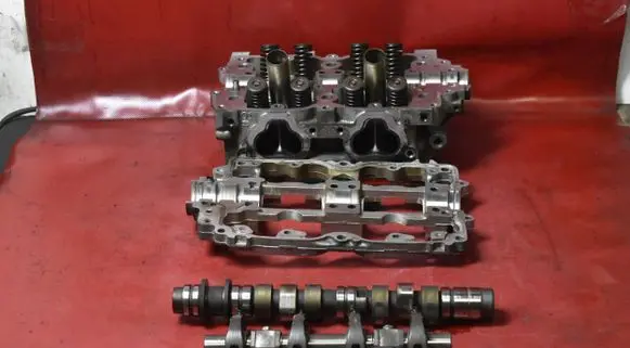 Subaru Legacy Engine head 