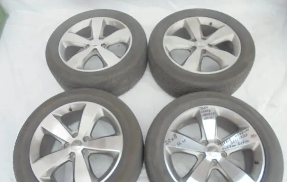 Jeep Grand Cherokee R20 alloy rim 