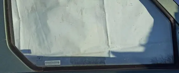 Honda Element Front door window glass four-door