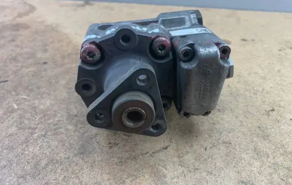BMW 5 E60 E61 Power steering pump 6780848 32416780848 678084805