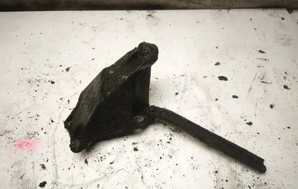 Audi A4 S4 B5 8D Engine mounting bracket 8D0199307I