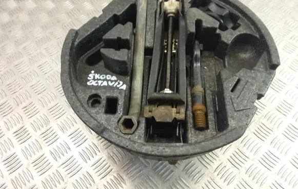 Skoda Octavia Mk1 (1U) Tool set 1Z0012115B