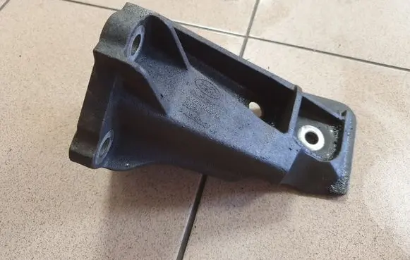 Land Rover Range Rover Sport L320 Engine mounting bracket 4H226061AA