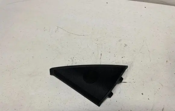 Mercedes-Benz C W204 Side speaker trim/cover A2047200148
