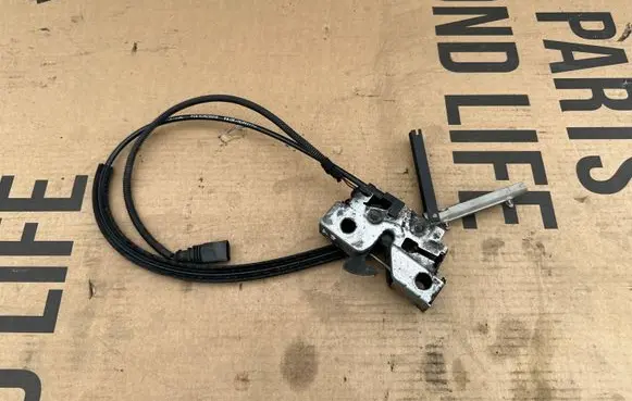 Volkswagen PASSAT B8 Engine bonnet/hood lock/catch 