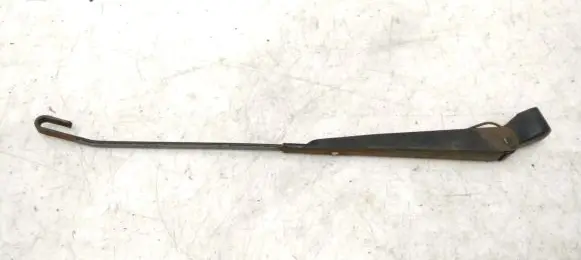 Rear wiper blade arm