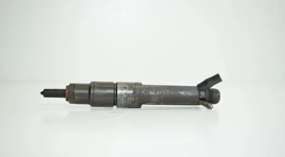Audi A6 S6 C4 4A Fuel injector 028130201G
