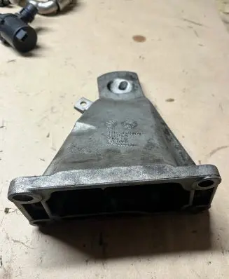 BMW 5 E60 E61 Engine mounting bracket 6761150 73681310 AC46000DF