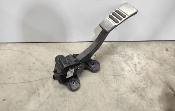 Ford Mustang VI Accelerator throttle pedal CR339F836AB