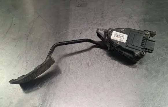 Volvo S40, V40 Accelerator throttle pedal 30865642 M865642